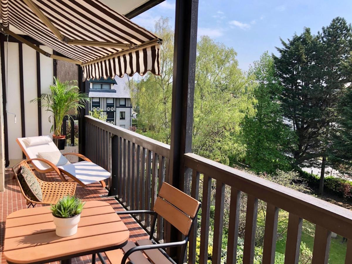 Beau Studio Terrasse Vue Jardin - A 2 Pas De La Mer 多维尔 外观 照片