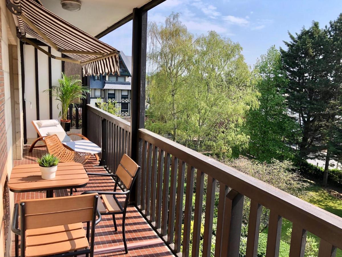 Beau Studio Terrasse Vue Jardin - A 2 Pas De La Mer 多维尔 外观 照片